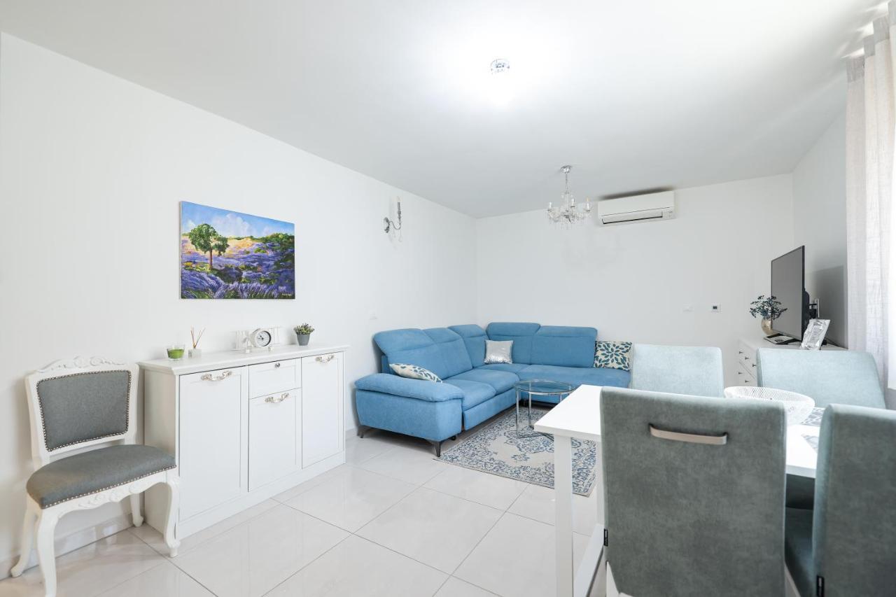 Two Bedroom Apartment With A Balcony Relja Zadar Exteriör bild